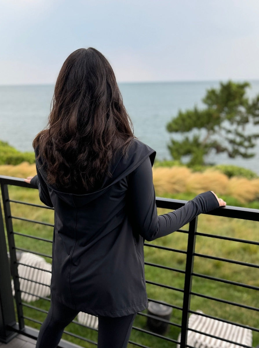 Elevate Your Activewear Game with Our Stylish Zip-Pocket Cardigan