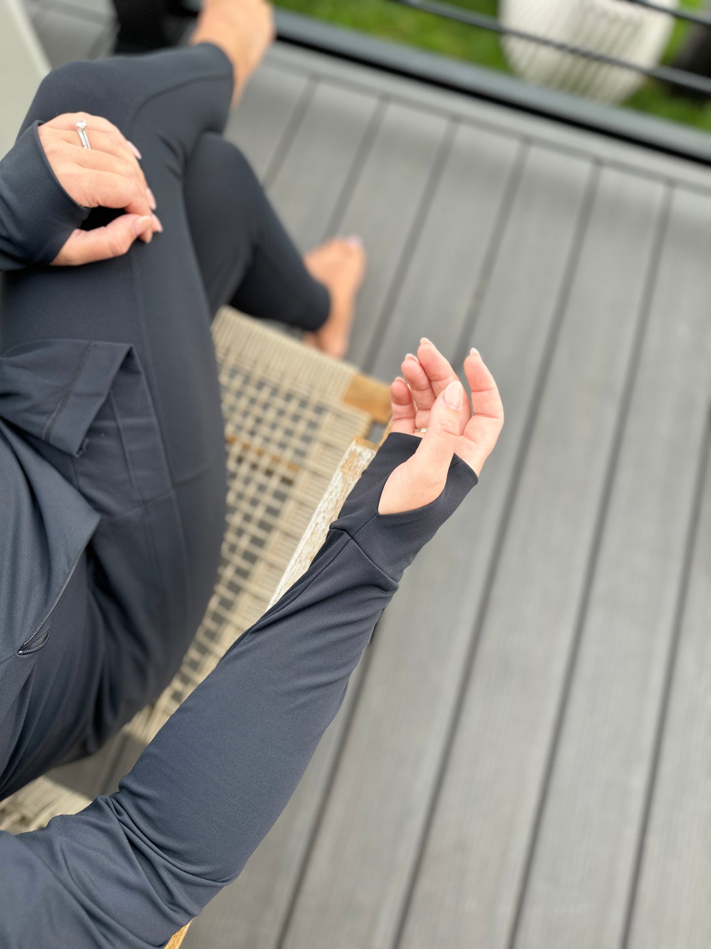 Elevate Your Activewear Game with Our Stylish Zip-Pocket Cardigan