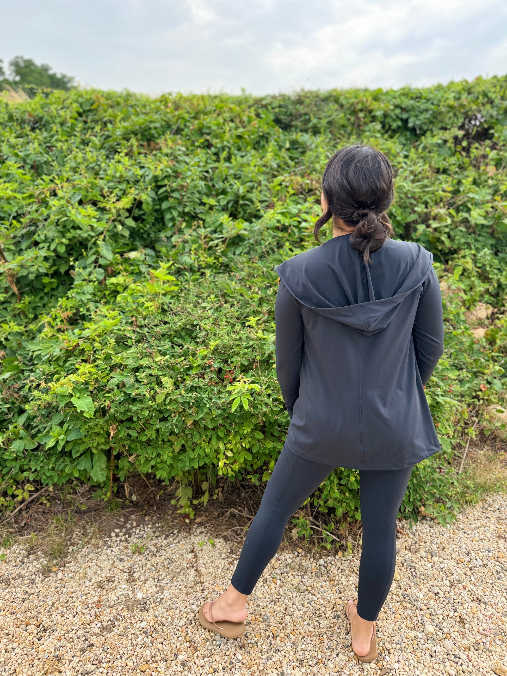 Elevate Your Activewear Game with Our Stylish Zip-Pocket Cardigan