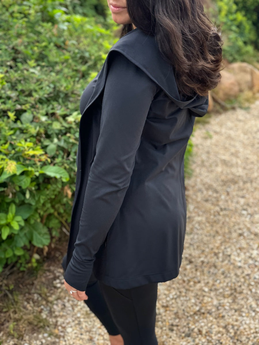 Elevate Your Activewear Game with Our Stylish Zip-Pocket Cardigan